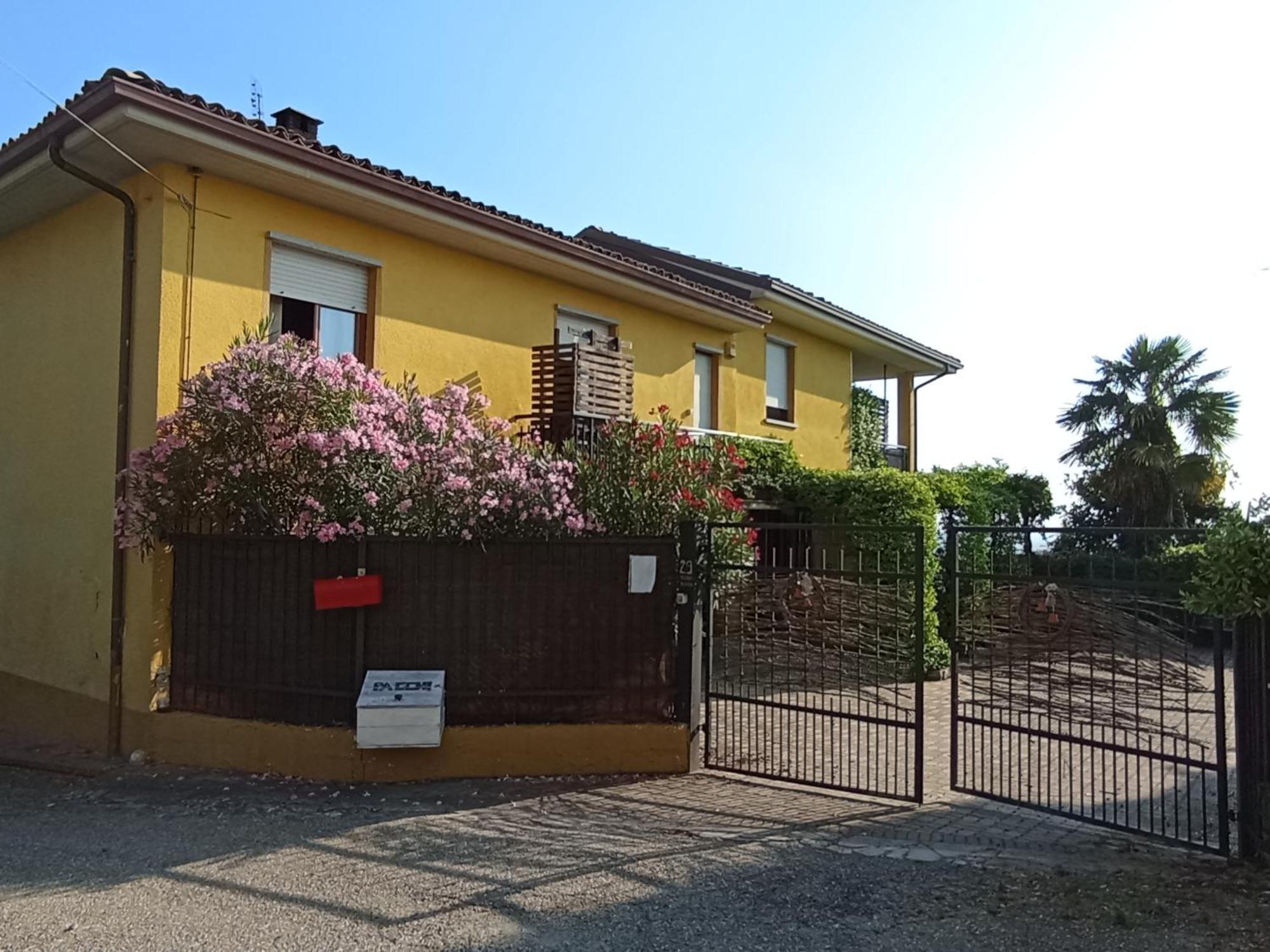 Casa Vacanza Il Colle Del Vento Calosso Exterior foto
