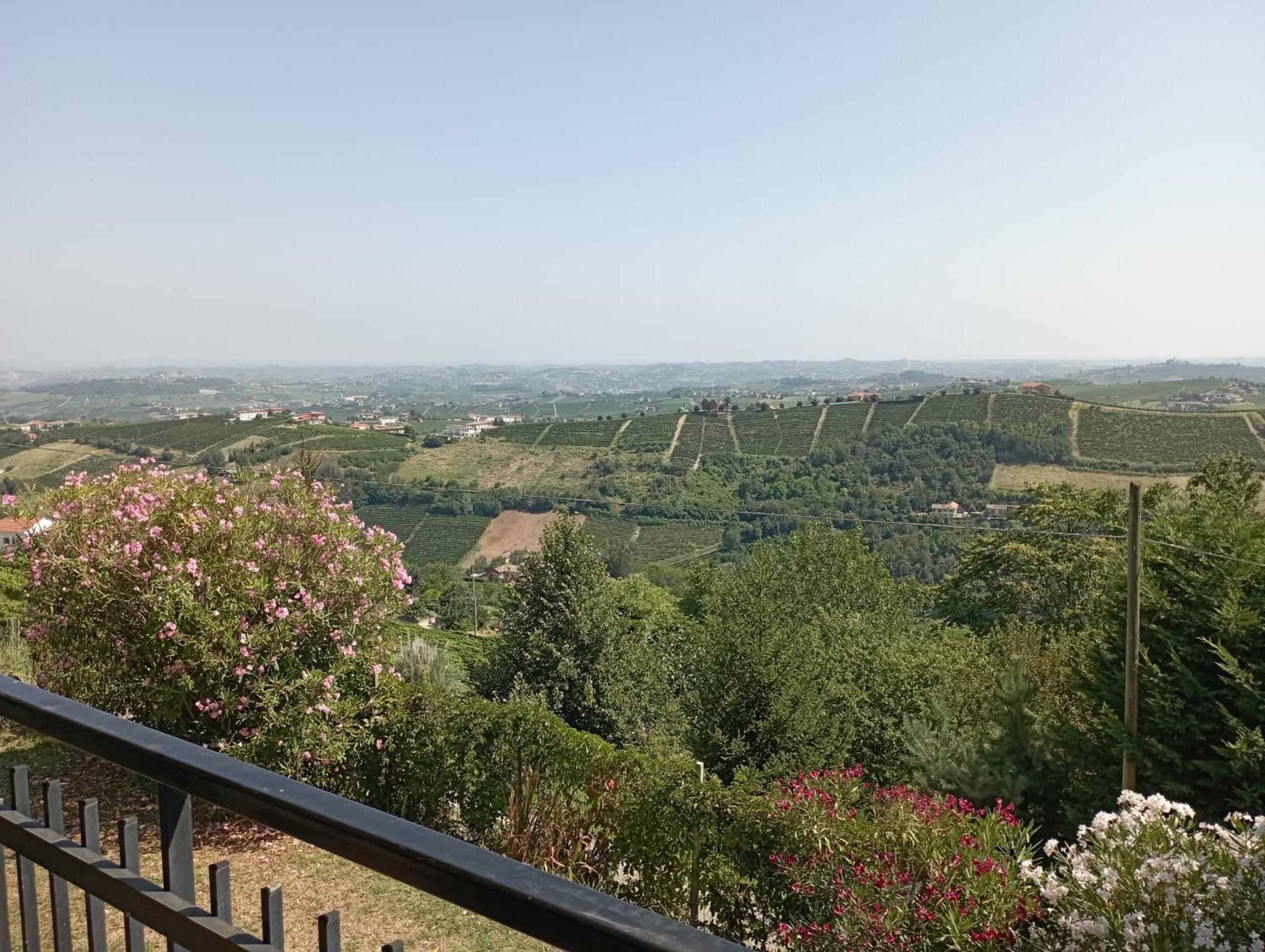 Casa Vacanza Il Colle Del Vento Calosso Exterior foto