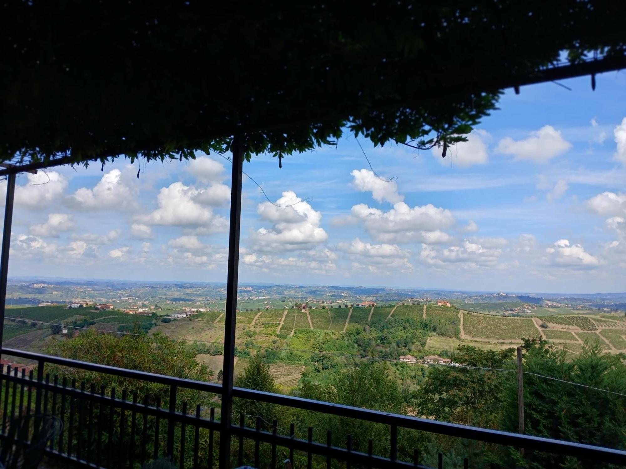 Casa Vacanza Il Colle Del Vento Calosso Exterior foto